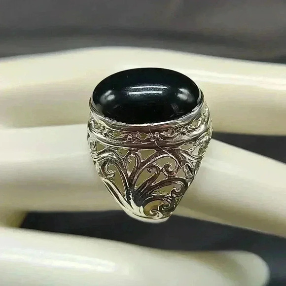 Size 7 filigree sterling silver onyx ring high relief - Picture 2 of 3